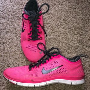 Pink Nike 5.0 tennis shoes